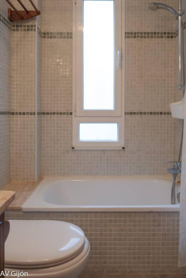 Av Premio Real 16 Appartement Gijón Buitenkant foto