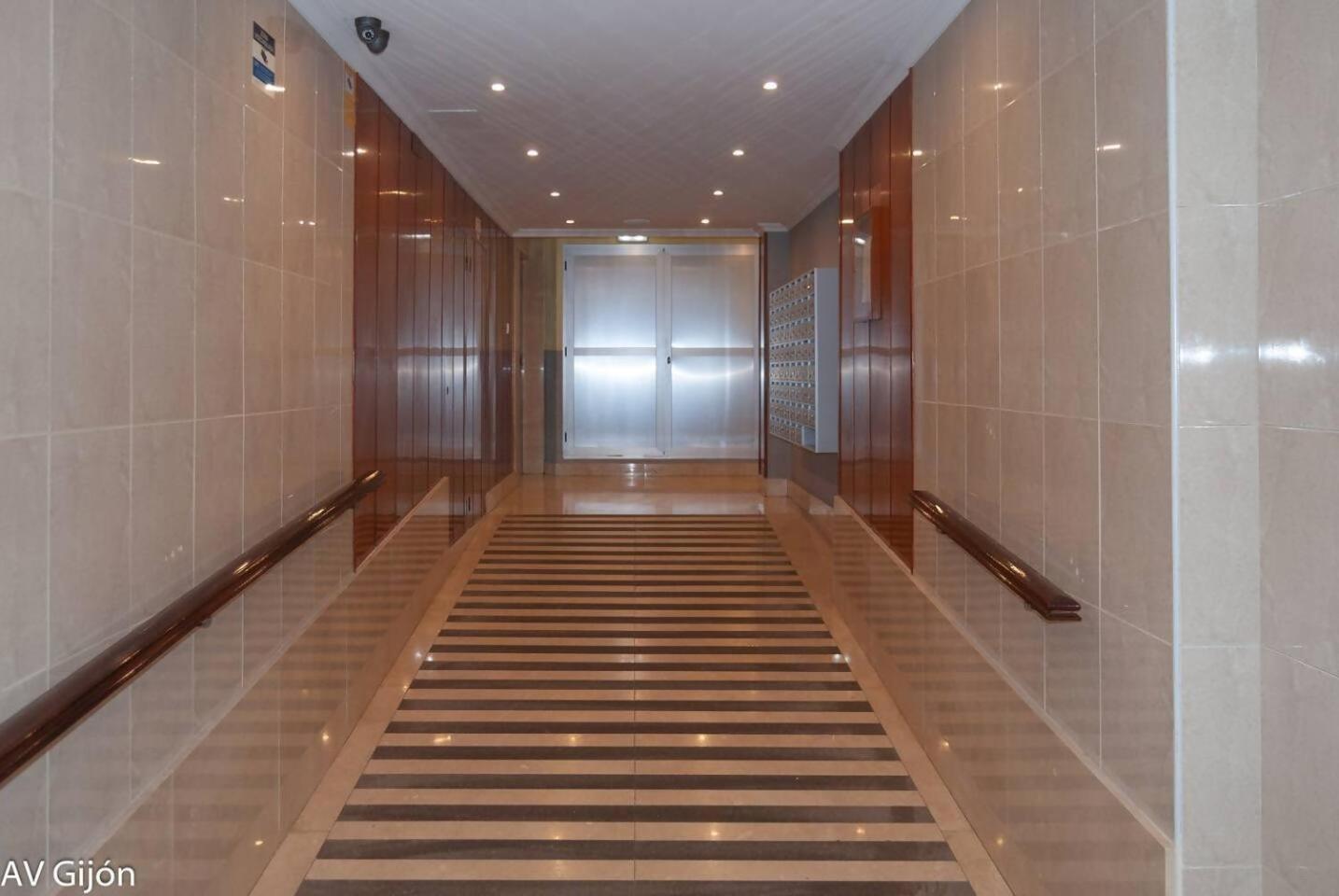 Av Premio Real 16 Appartement Gijón Buitenkant foto