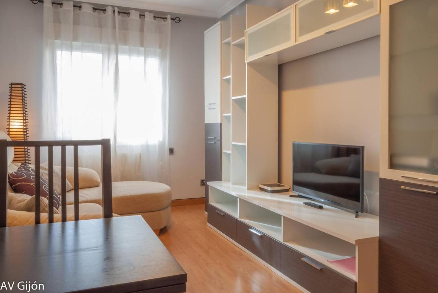 Av Premio Real 16 Appartement Gijón Buitenkant foto